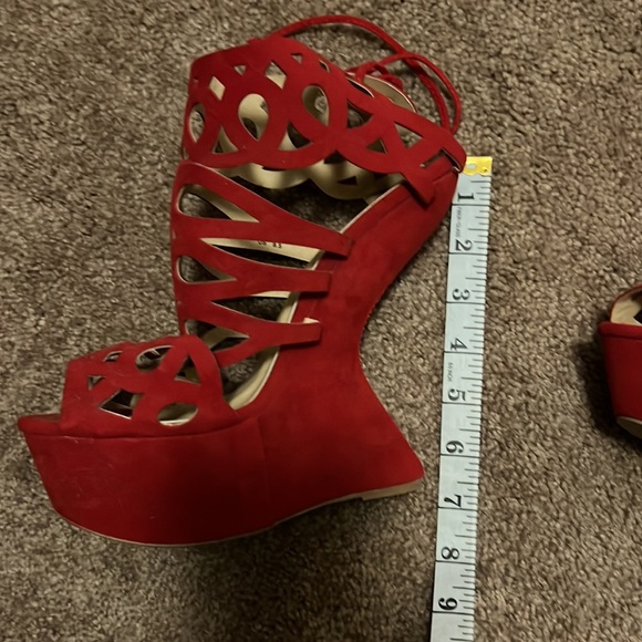Scene Red Lacy Wedge Heels. - Picture 5 of 6